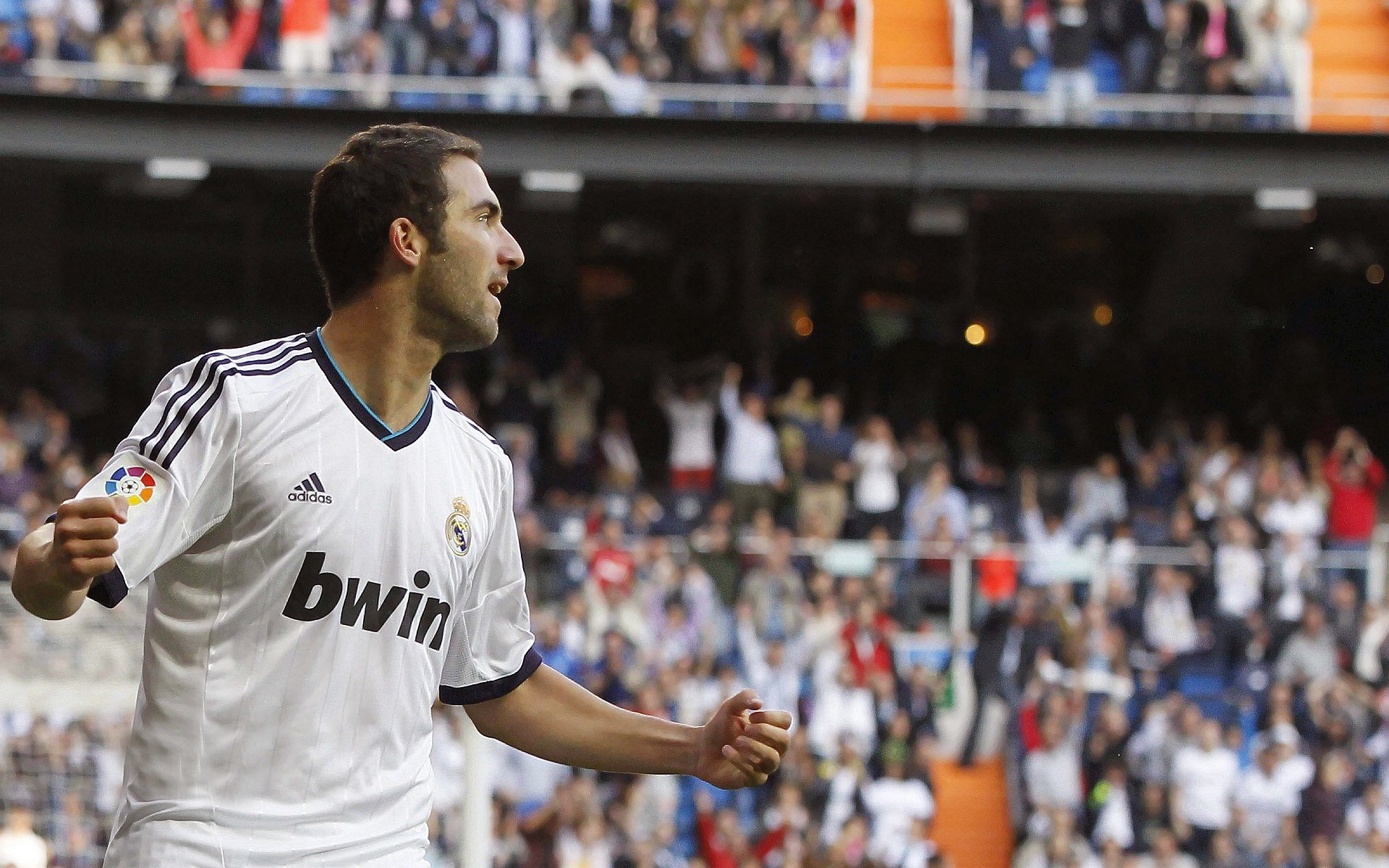 星空体育app体验棒-逆转“神奇之夜”:足球史上最难以置信的翻盘,足坛逆转之王